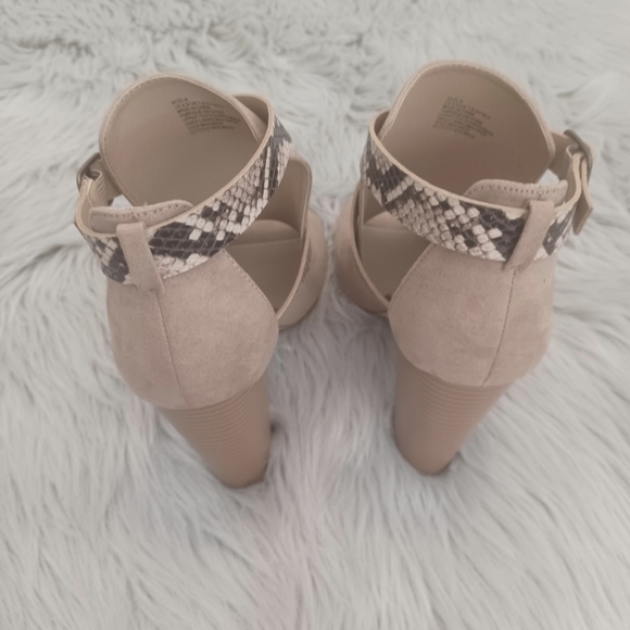 Shoe Dazzle Tan Snakeskin Shoes Boots Size 9.5 - Picture 6 of 10